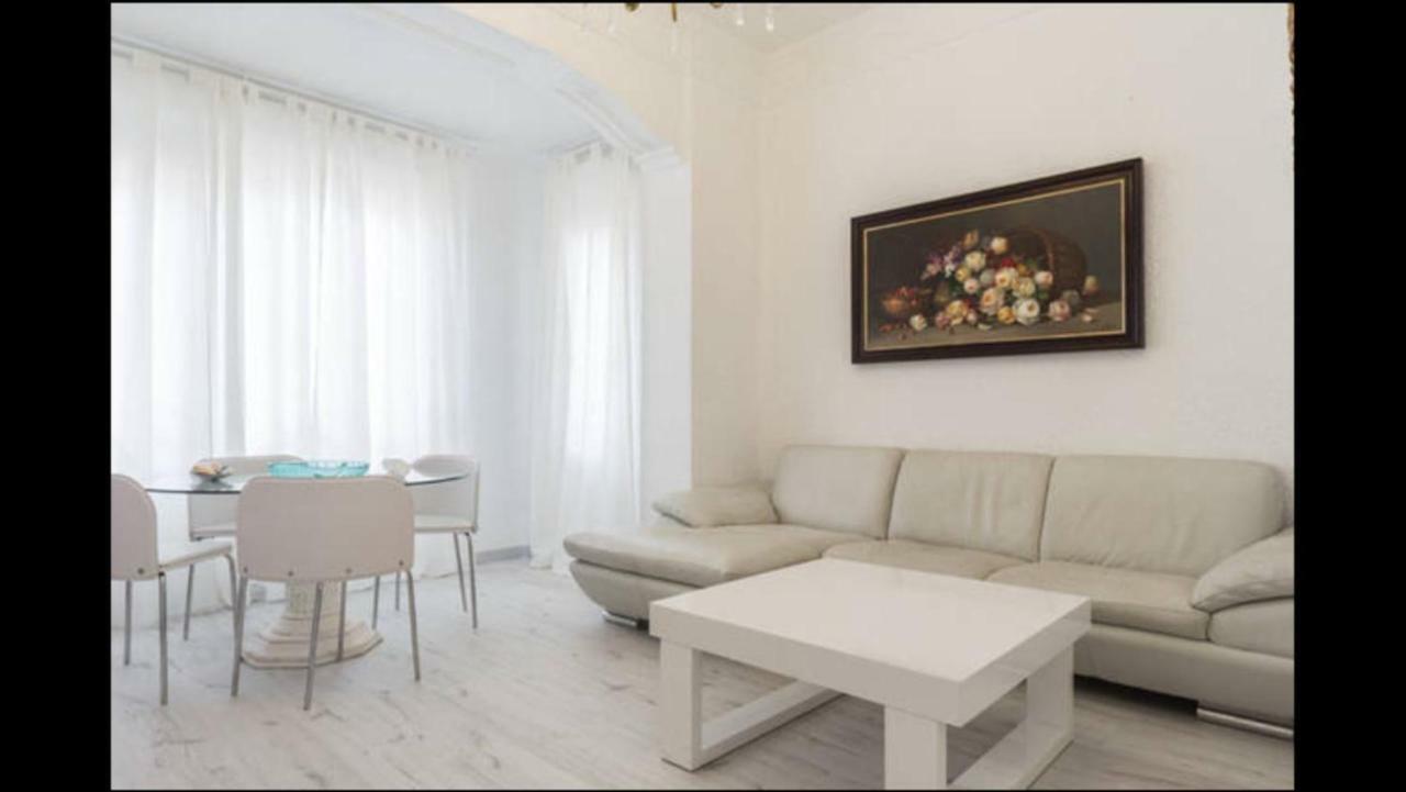 Reina Apartment Valencia Exterior photo